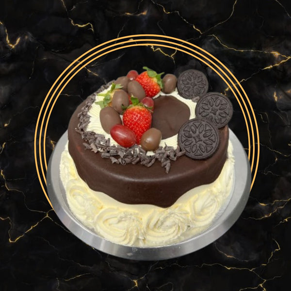 Oreo Drip Cake topped with chocolate ganache, Oreos, and strawberries – 彩票联盟123赛车赛车官方网站 Birmingham