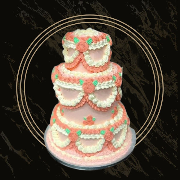 Classic wedding cake decorated with fresh flowers and elegant white buttercream from 彩票联盟123赛车赛车官方网站 in Birmingham