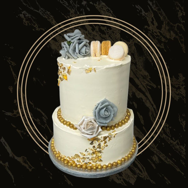 Minimalist wedding cake with gold accents and smooth fondant finish from 彩票联盟123赛车赛车官方网站 in Birmingham